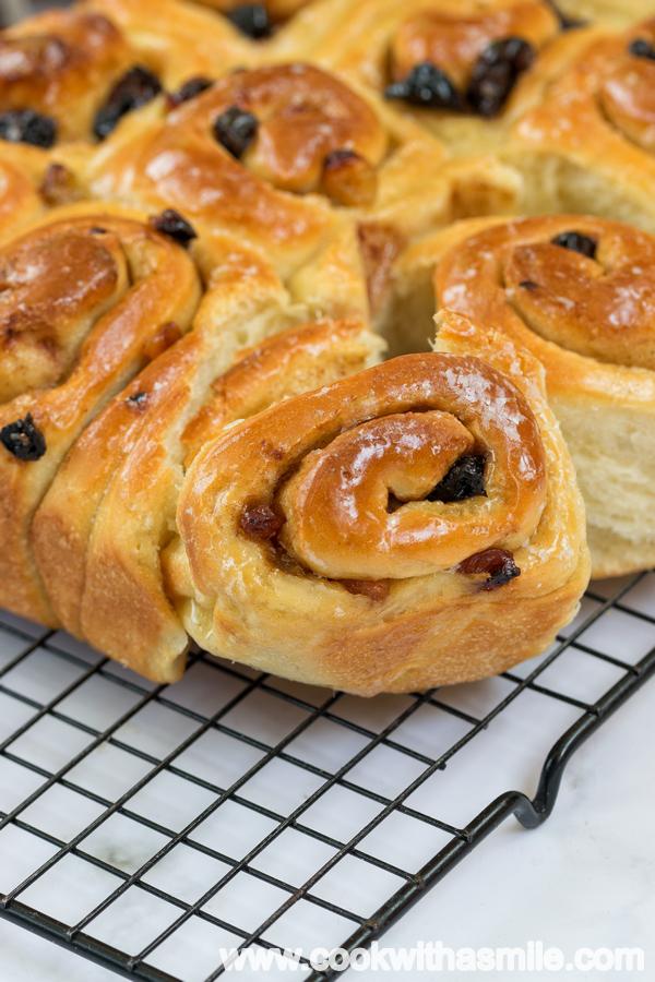 кифлички Челси със сушени плодове