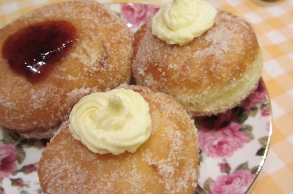 Бомболони, понички с крем и алтернативата на Dunkin Donuts — стъпка 17