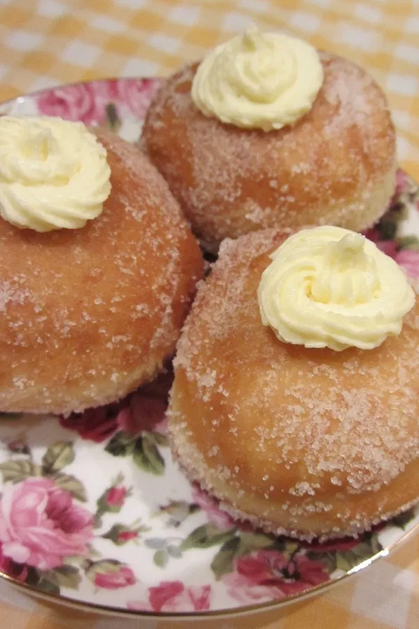 Бомболони, понички с крем и алтернативата на Dunkin Donuts