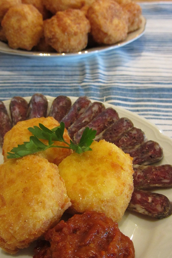 Кашкавалени кюфтета (топчета)