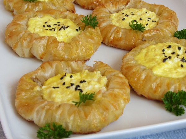 банички слънчогледи с яйце и сирене