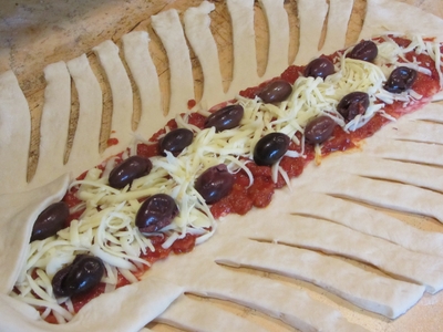 Плетено солено руло с плънка — стъпка 3