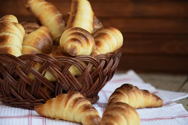 Солени кифлички с масло и сирене - стъпка по стъпка