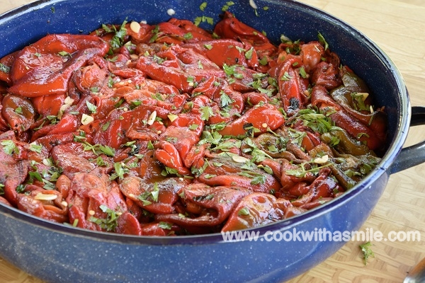 Мариновани печени чушки с чесън или салата от червена капия — стъпка 2