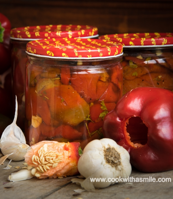 Мариновани печени чушки с чесън или салата от червена капия — стъпка 4