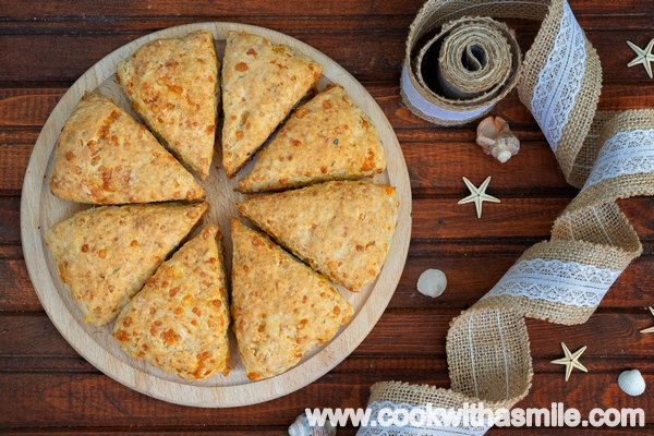 Сконс с чедър и мащерка (scones) — стъпка 8