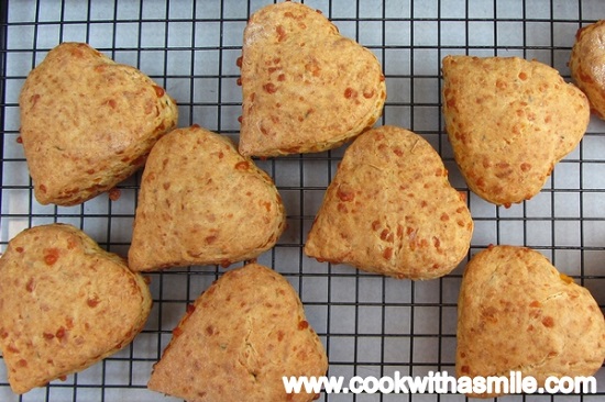 Сконс с чедър и мащерка (scones) — стъпка 1